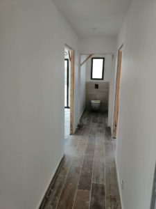 peintre couloir sanitaires salle de bain